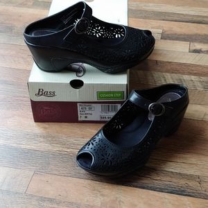 Black Bass Bertha Clogs